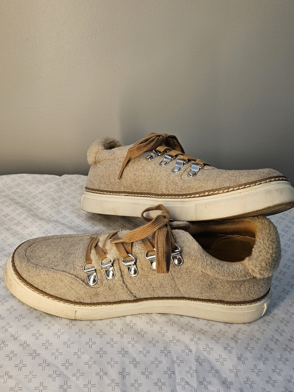 Crown Vintage Beige Faux Fur Lined Lace-Up Casual Sneakers Round Toe US 8.5